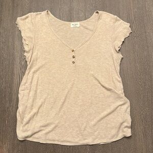 FREE KISSES TAN FLOWY MATERNITY TOP - Size Medium SKU:97